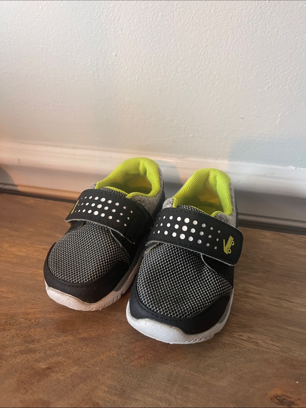 See Kai Run Black and Lime Kids Velcro Sneakers size 5